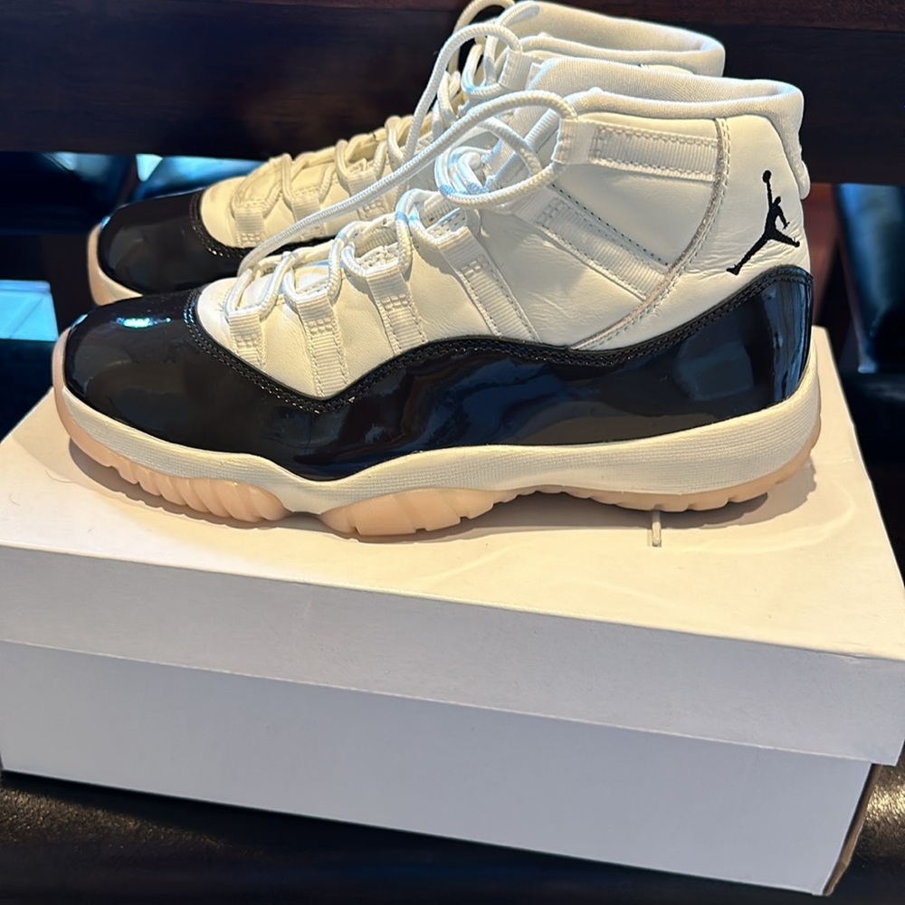 Air Jordan 11 Neapolitan
